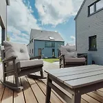 別荘 Skandinavisch Eingerichtetes Familienferienhaus *